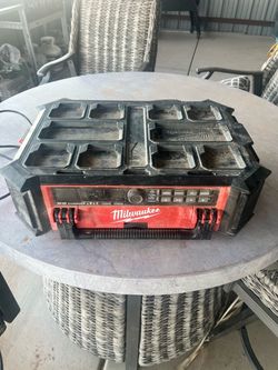 Milwaukee pack out speaker/radio