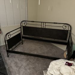 single iron child bed