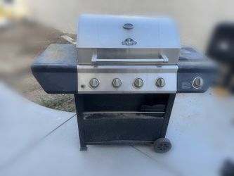 4 Burner Propane BBQ Grill – Works – Must Go This Weekend – $55 OBO