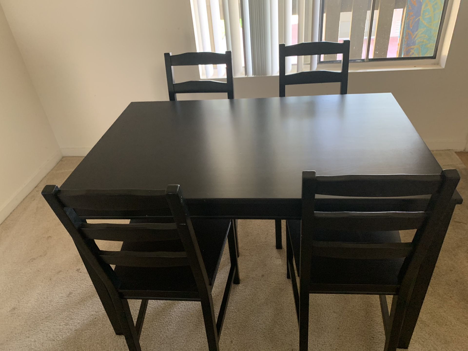 Table + 4 matching chairs