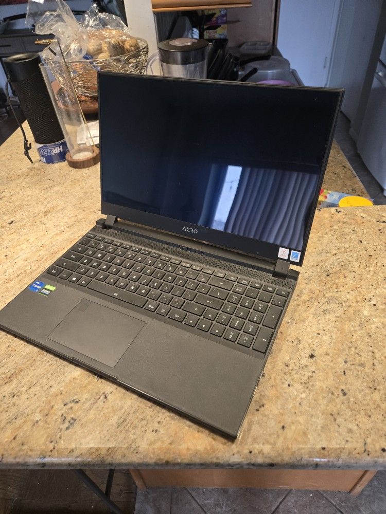 Gigabyte AERO 15 OLED – 4K AMOLED – RTX 3060