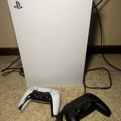 PS5 Digital & 2 controllers
