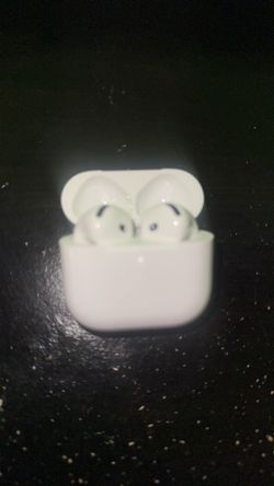 AirPods 4 noise cancellation