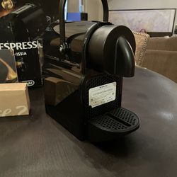 Nespresso by De'Longhi Inissia Single-Serve Espresso Machine in