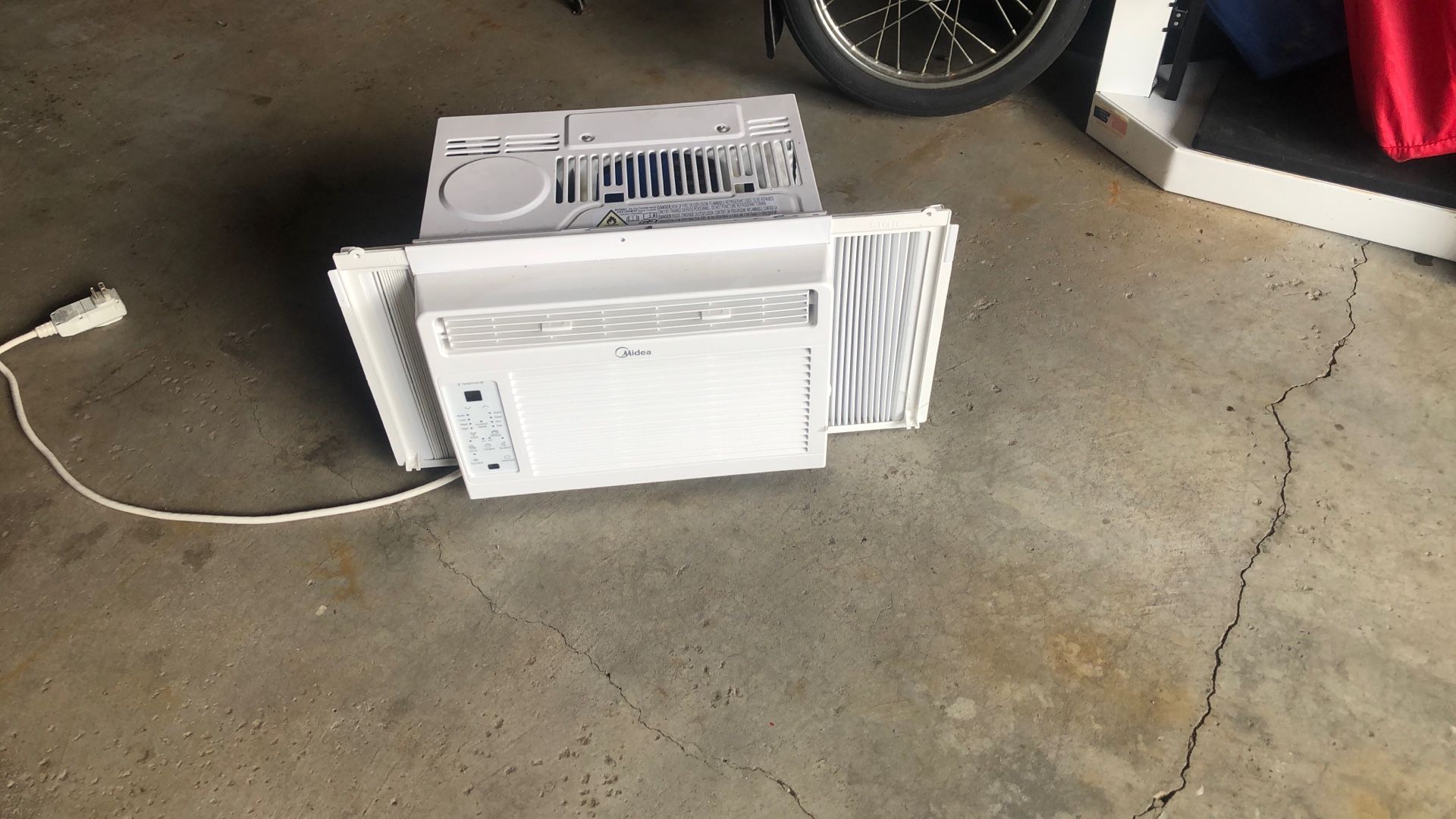 Midea 6000 BTU Air Conditioner Like New