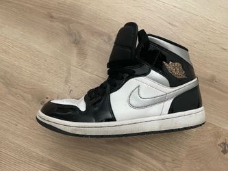 Air Jordan 1 Mid SE - Black/Metallic Silver/Gold (US 8.5)