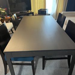 IKIA Dinner Table With 4 Chairs 