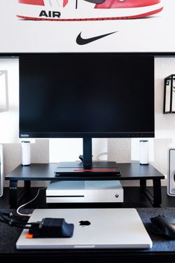 Thinkvision 27” Computer Monitor 🔥🔥🔥🔥🔥