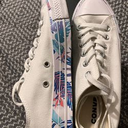 Converse Shoes Size 8 in Women’s 