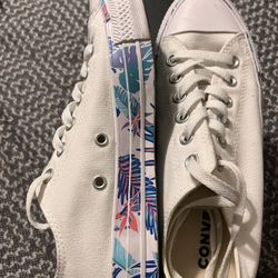 Converse Shoes Size 8 in Women’s 