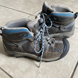 Keens Hiking Boots (women’s 8.5)