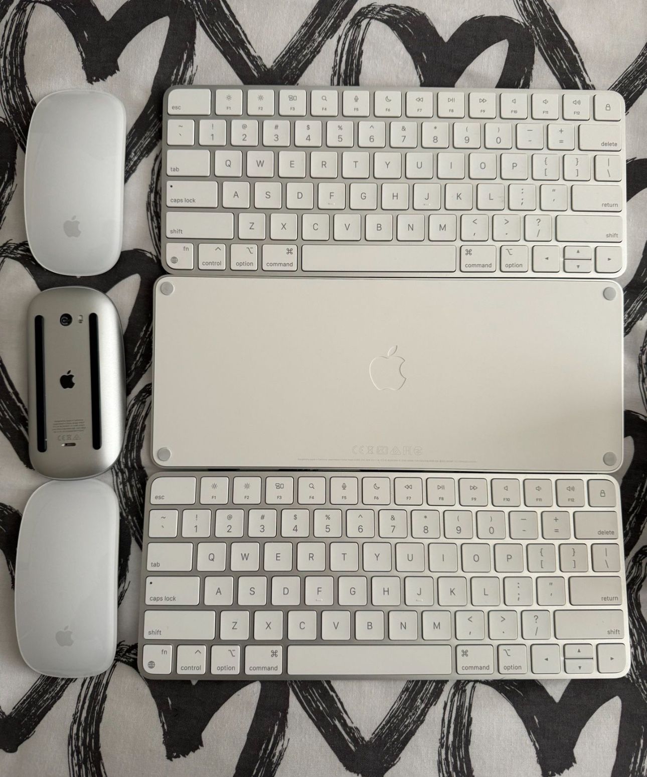 Excellent Condition Apple Magic Mouse & Magic Keyboard Set (2 pc, 1 set)