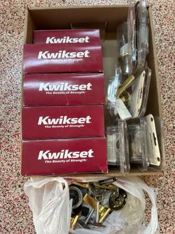 🔥 QUICK SALE – Gold Door Knobs Only $5 Each! 🔥  Upgrade your doors for less! ✨ Beautiful gold-finish door knobs, perfect for home updates, remodels,