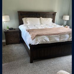 King Bedroom Set With Bed Frame, 2 Night Stands And Dresser