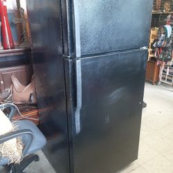 Top/bottom refrigerator 