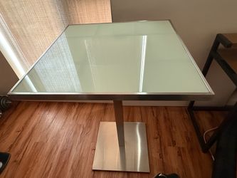 Small dinning table and chairs