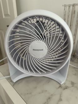 Honeywell Table Air Fan White -Pick up in Tamarac