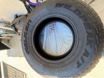 265 70 R18 Falken Wildpeak AT3 Like New