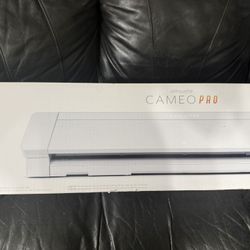 Silhouette Cameo 4 Pro (24”) – Vinyl Cutter / Craft Machine – Like New
