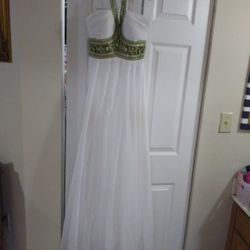 Vestido Usado Una Sola Ves En Graduación.Size 0  .Necesita  Dry Cleane 