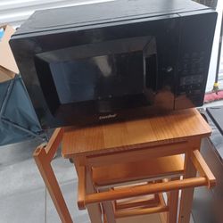 Fully Working Microwave & Small Kitchen Island w/Stools