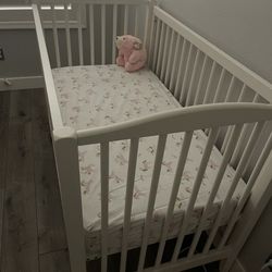 Pottery Barn Emerson Crib - Included Lullaby Stage 2 Matress