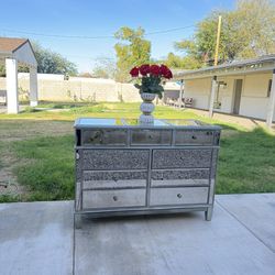 Mirrored 9 Drawer Dresser