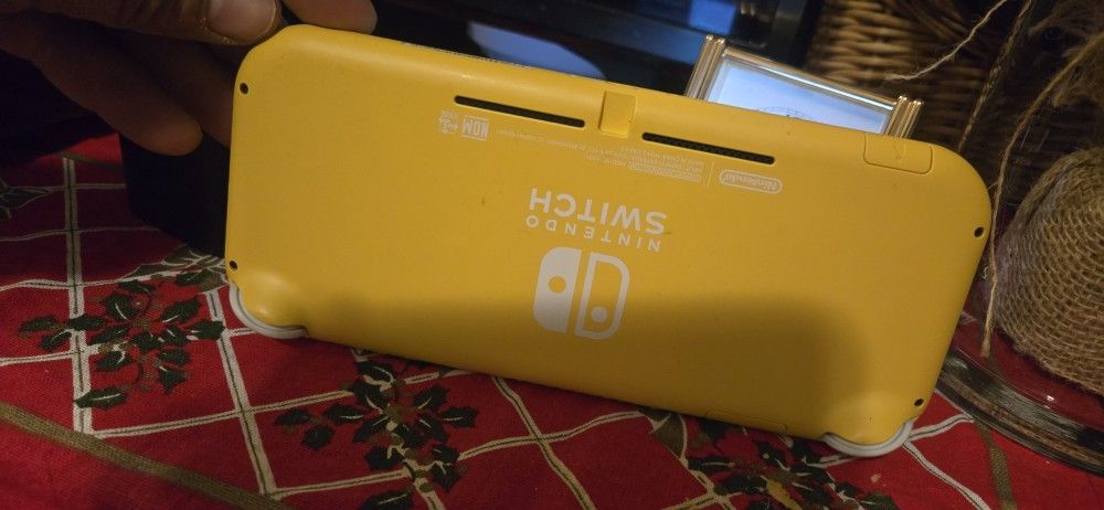 Nintendo Switch Lite Yellow