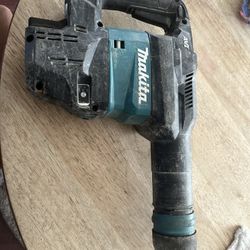 Makita XGT 40V Demolition Hammer