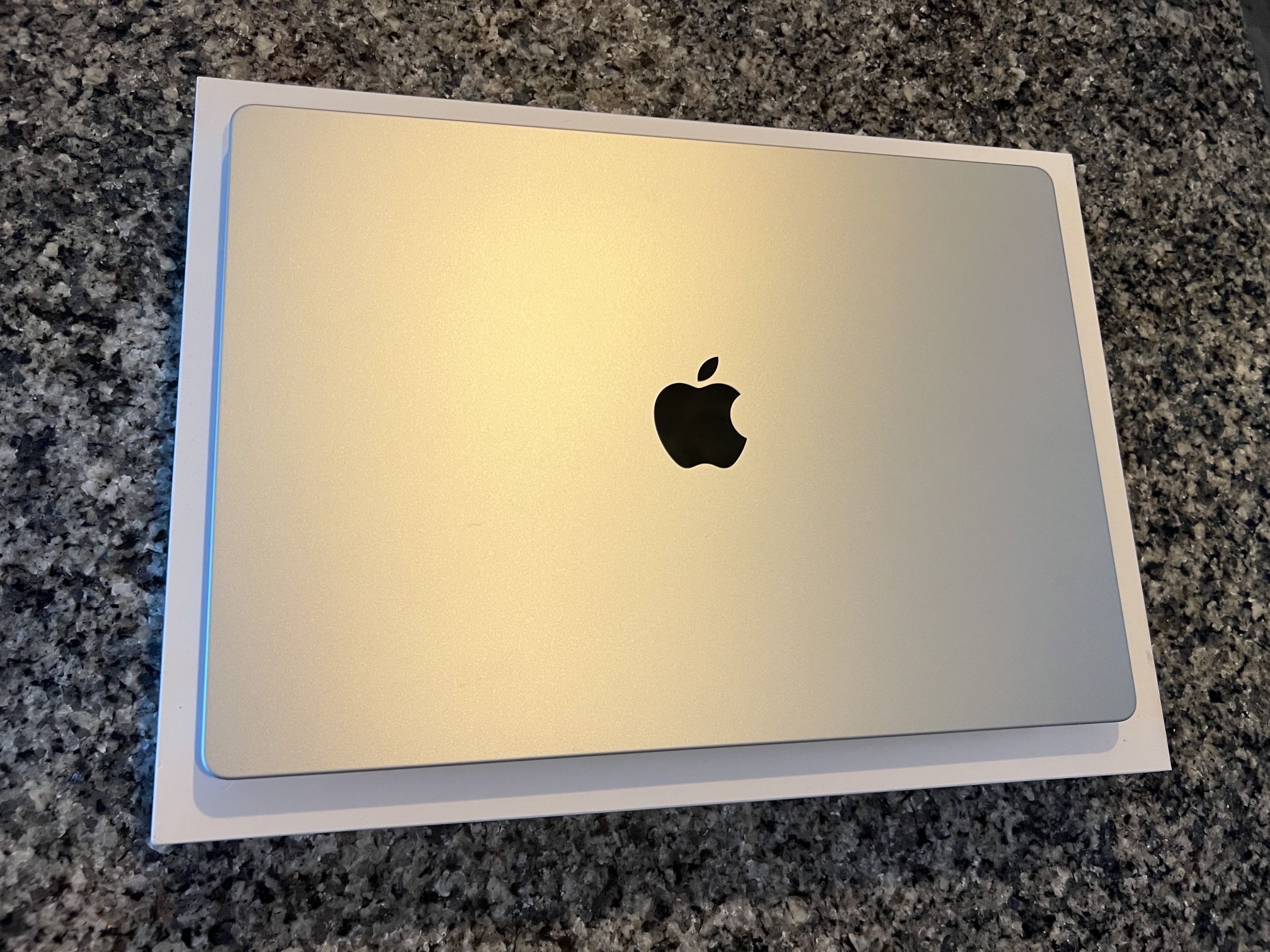 Apple - MacBook Pro 16" Laptop - M3 Pro chip Built for Apple Intelligence - 18GB Memory - 18-core GP