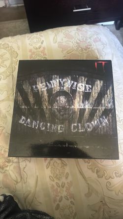 NECA 1:12 IT Ultimate Pennywise the Dancing Clown 2017 7" Action model