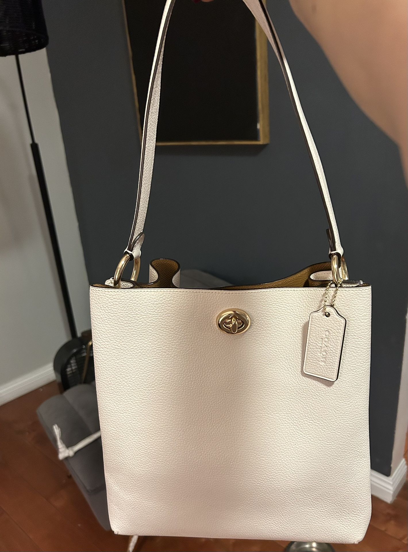 COACH Purse Color Cream✨
