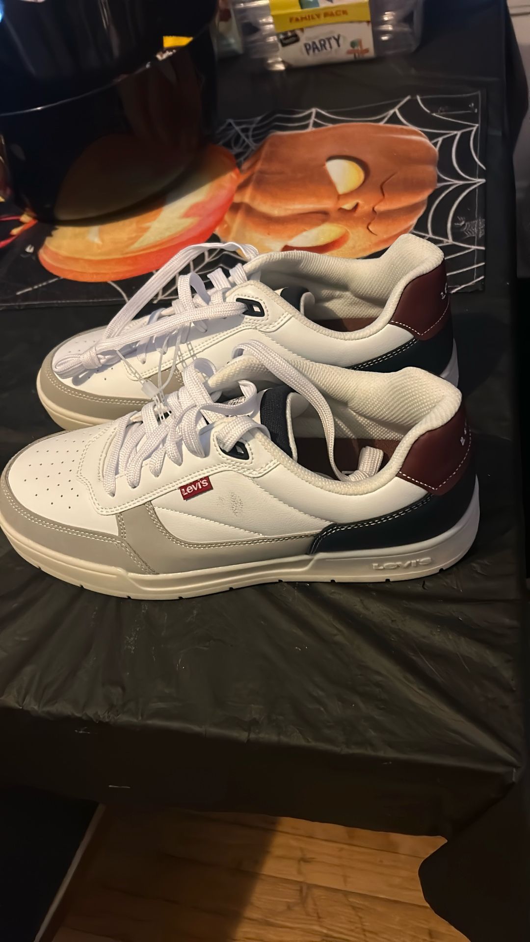 Men Levi’s gym shoes