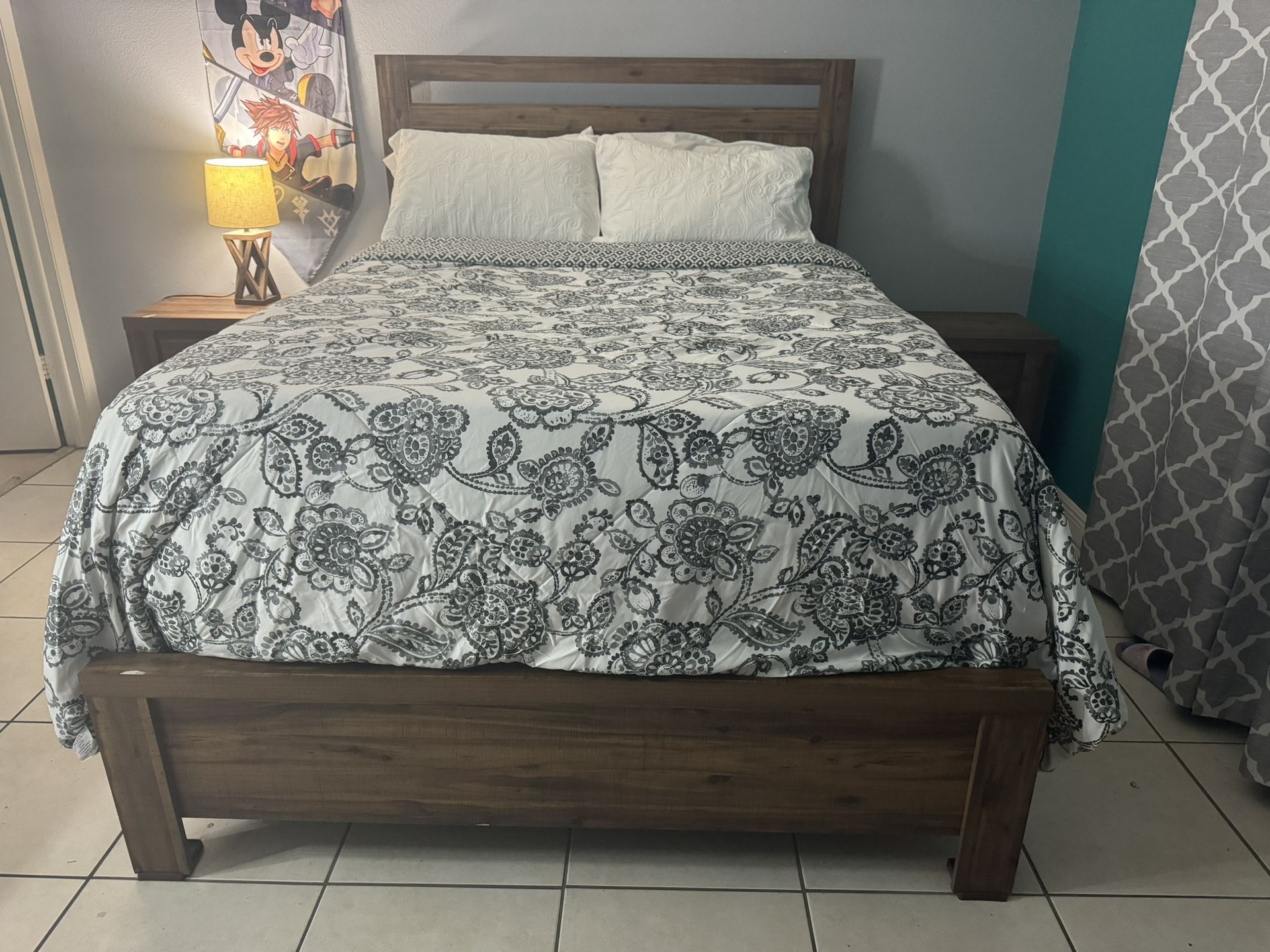 Queen Wood Bedroom Set