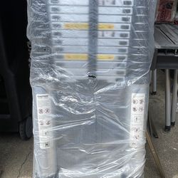 26’ Telescoping ladder New, $300 Retail, Priced cheap to sell!
