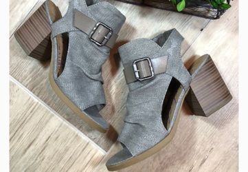 Women Shoes Buckle Bootie (NEW)