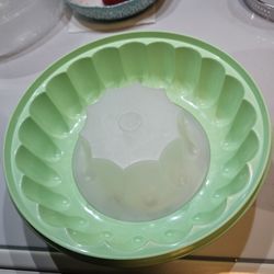 Mint Green Tupperware Jello Mold EUC