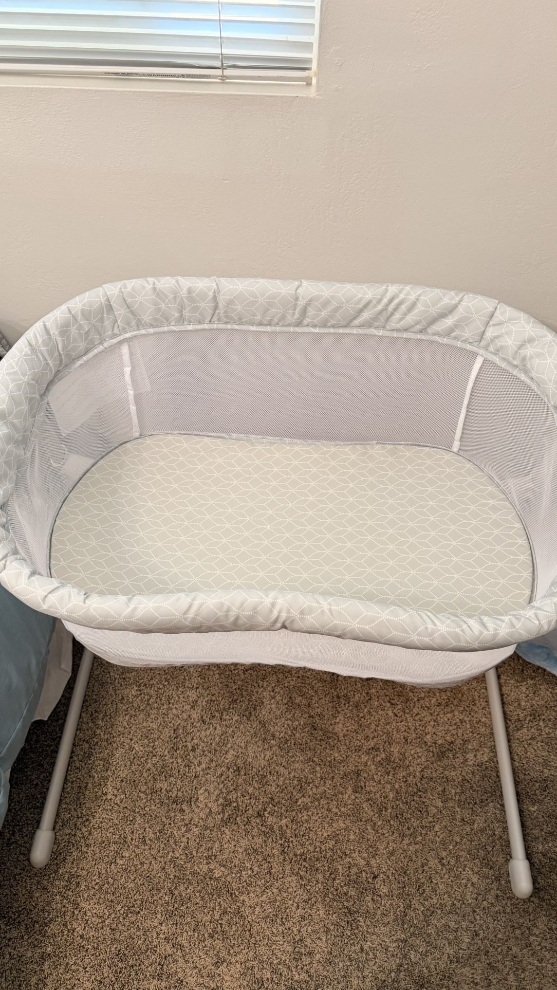 HALO Baby Flex BassiNest, Adjustable Travel Bassinet, Easy Folding, Lightweight with Mattress and Carrying Bag, Morning Mist
