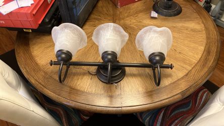 Bathroom vanity light fixture