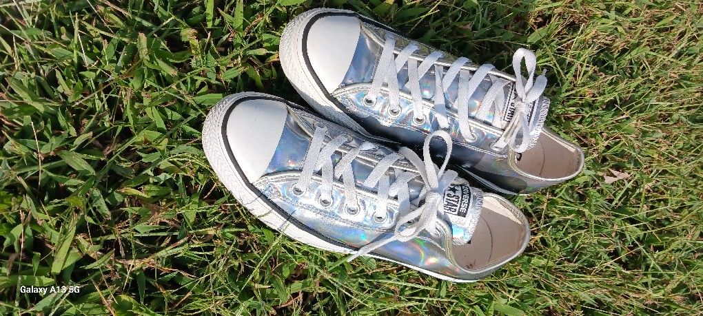 Silver Converse Chuck Taylor Lo Iridescent, Size 9 Womens 