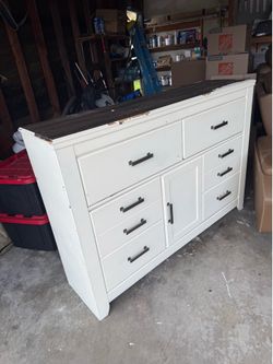 Dresser