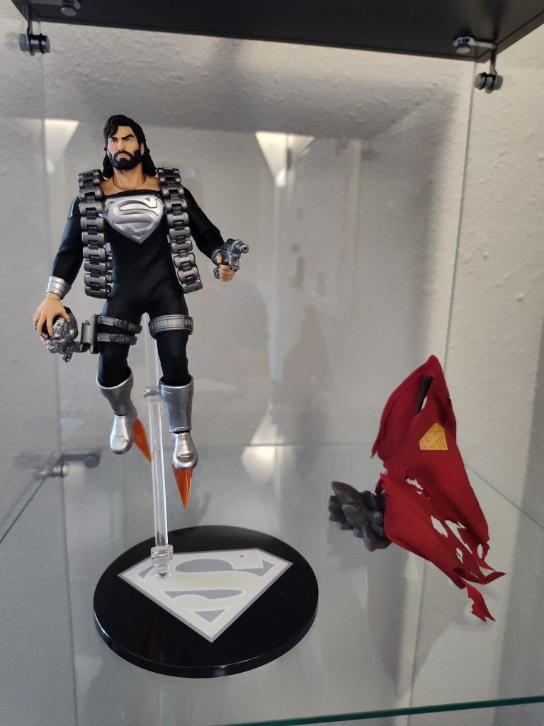 Mezco One:12 Scale DC Universe Superman Recovery Suit Edition