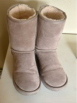 Size 9 bearpaw boots