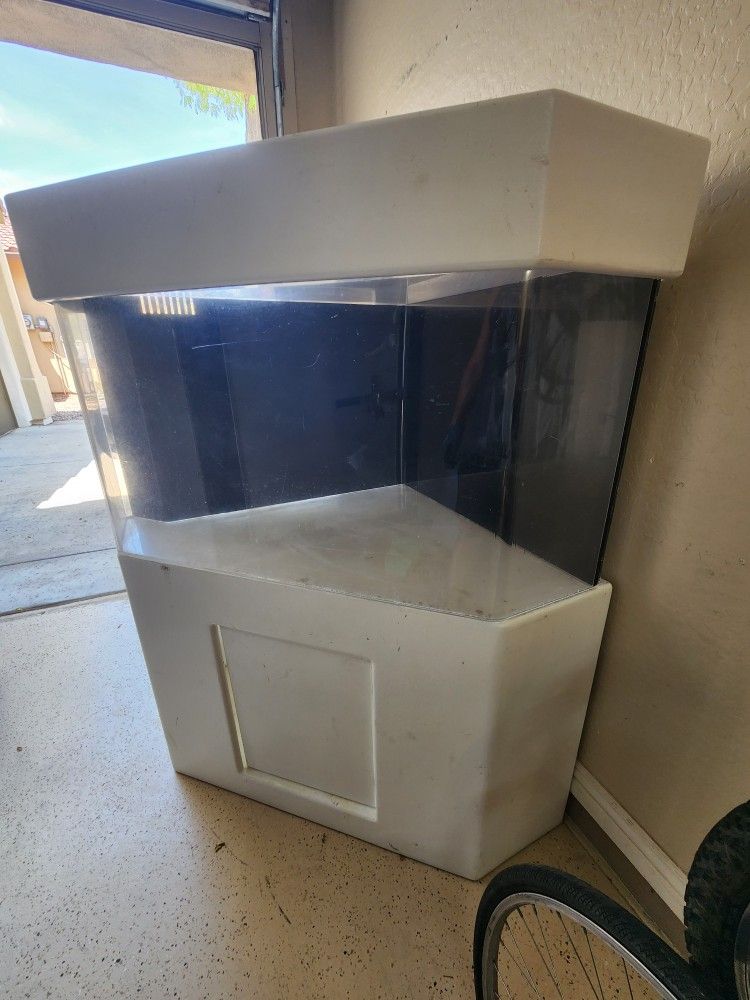 Large Corner Fish Tank