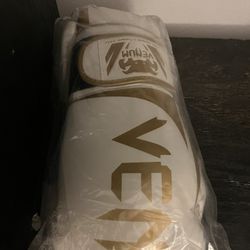 Venum 2.0 Challenger Boxing Gloves 14oz