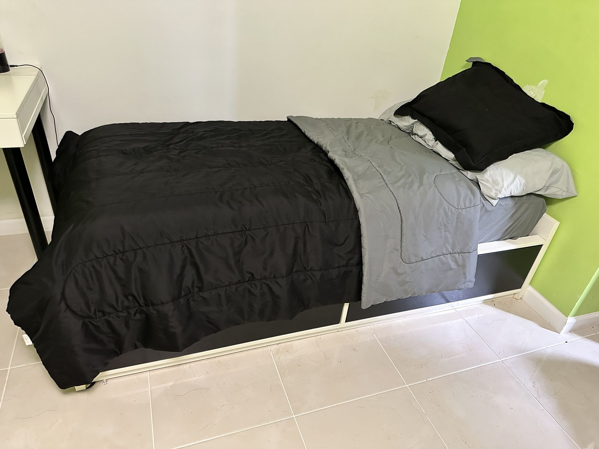 Twin Bed With 2 Drawers 