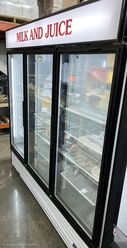 ❄️🥶 True 3 Door Merchandiser Refrigerator