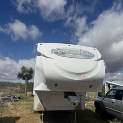 2014 Prowler  Fifth Wheel Travel Trailer In Phelan Ca