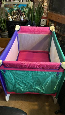 Play pen  price 29$  pick up    E   72  and   Grand view    E   Tacoma