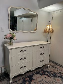 Vintage French Style 6-Drawer Dresser w/Mirror - Delivery Extra